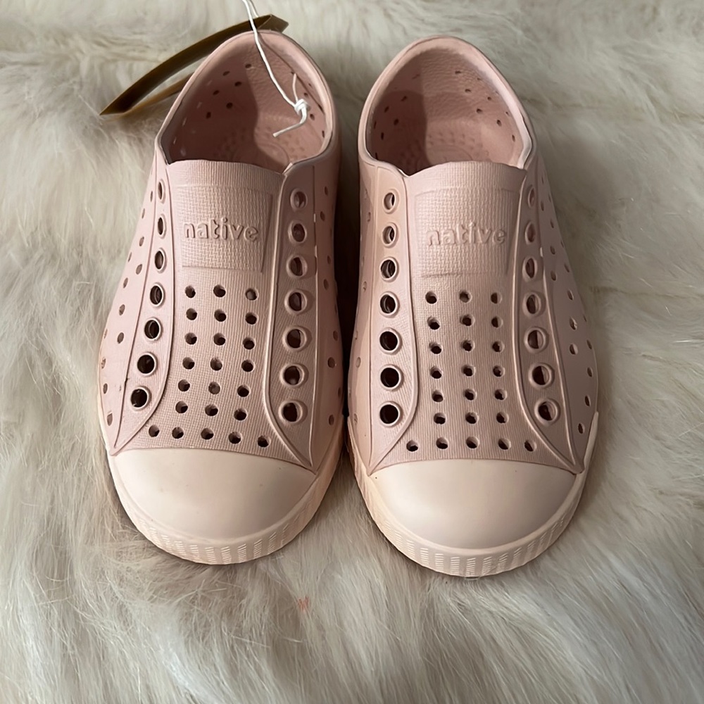 Native Jefferson toddler or little girl size 8 dust lint pink nwt